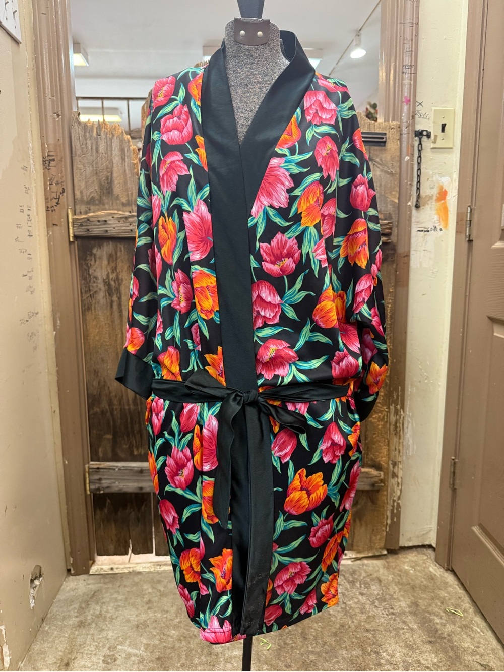 Source Unknown Black Satin Floral Kimono Robe with Pink & Orange Tulips